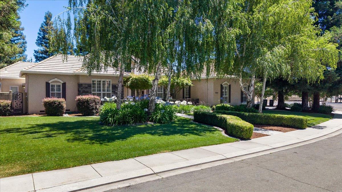 9900 Country Oak Court
