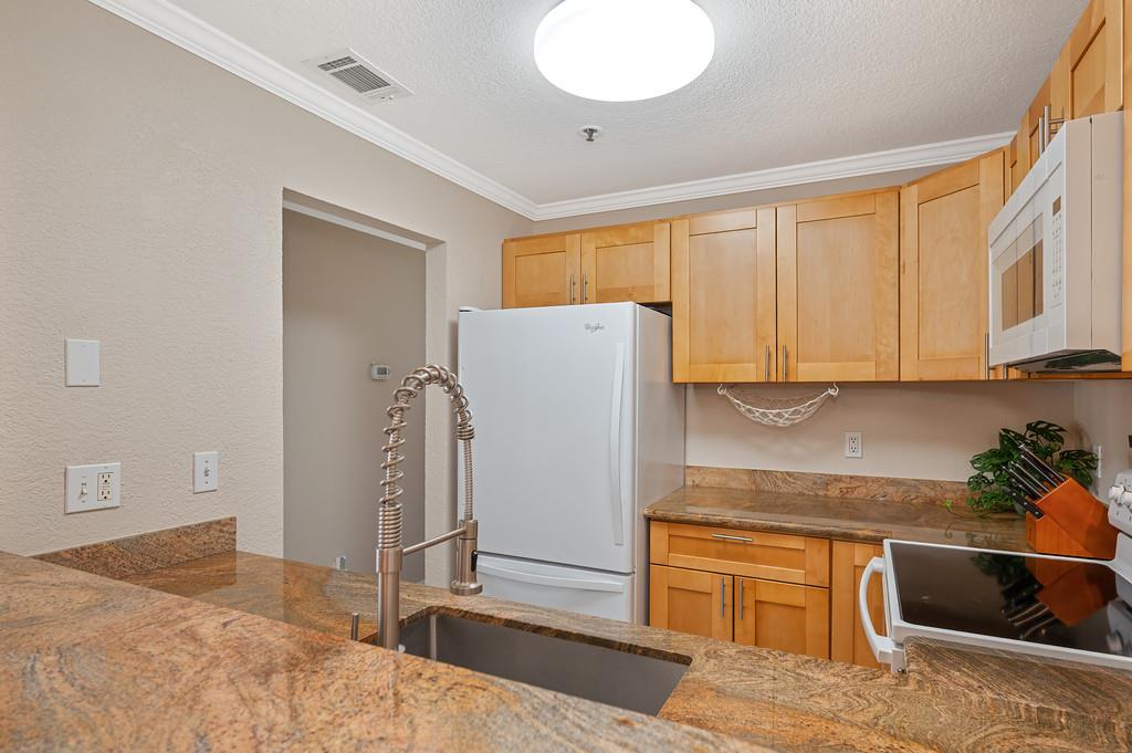 1019 Dornajo Way 210