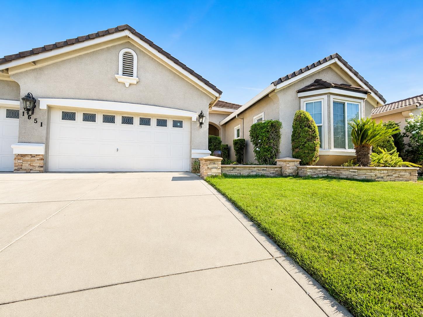 1651 Rio Vista Way