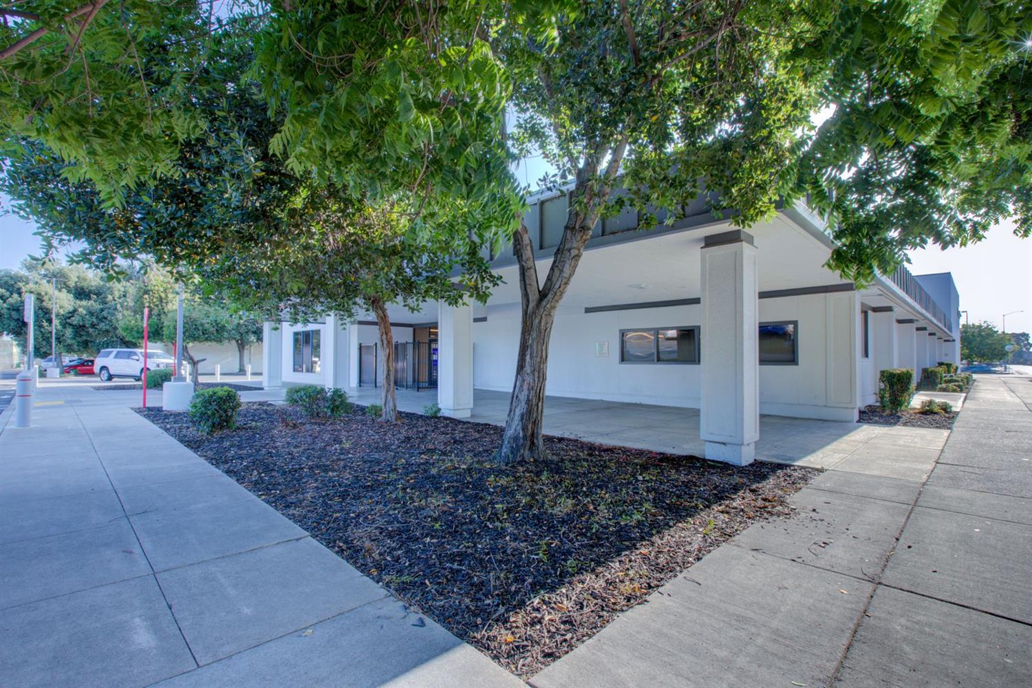 407 N Wilson Way