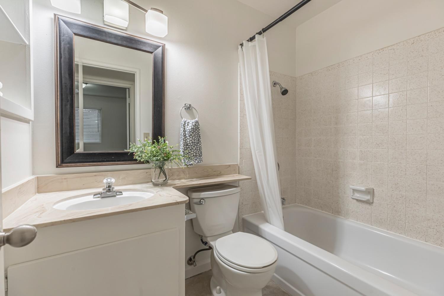 2342 Via Camino Avenue