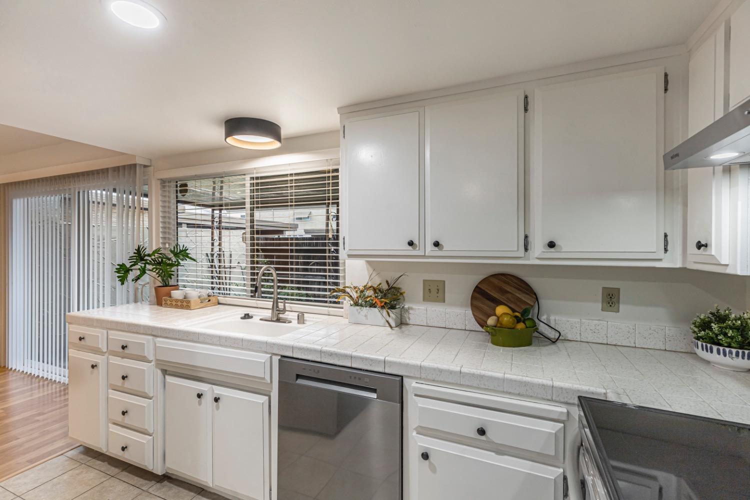 2342 Via Camino Avenue