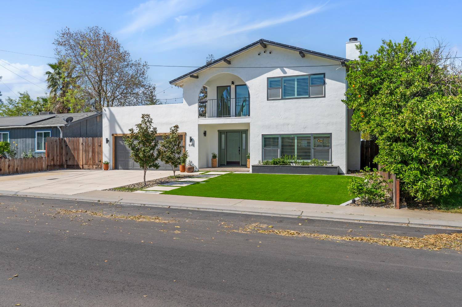 845 Sunrise Avenue