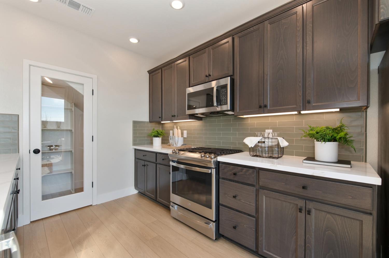 2592 Constellation Circle