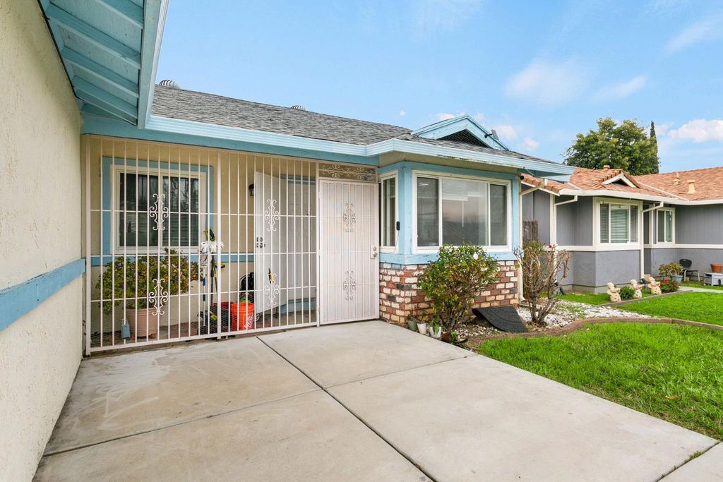 Photo of 8153 Steinbeck Way, Sacramento, CA 95828 (MLS # 225152369)