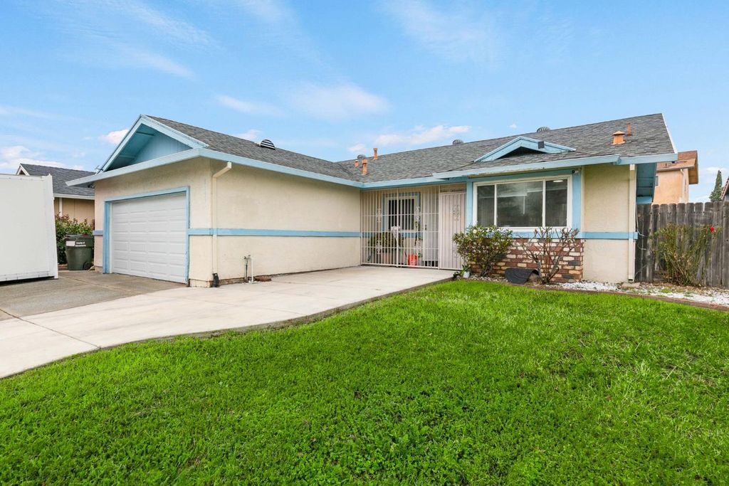Photo of 8153 Steinbeck Way, Sacramento, CA 95828 (MLS # 225152369)