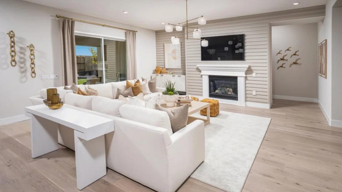 4720 Peace Lily Lane