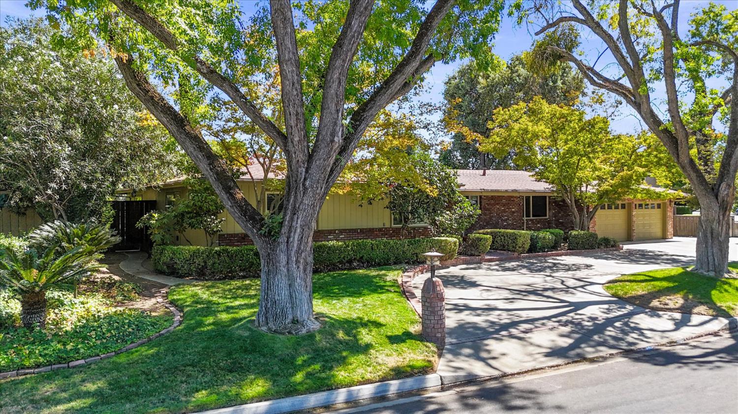 1010 Edgebrook Drive