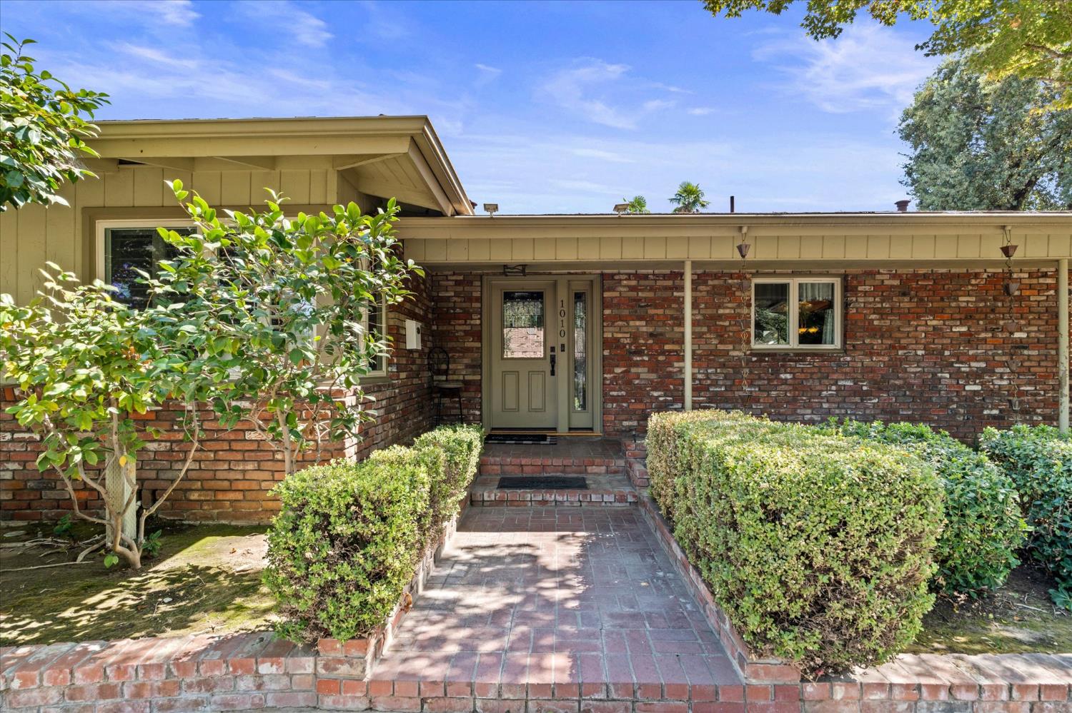 1010 Edgebrook Drive