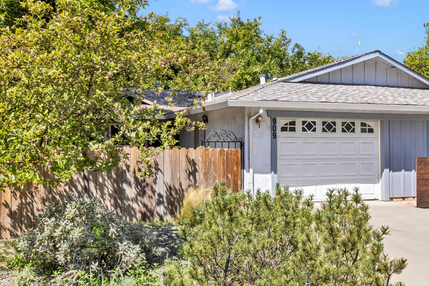 909 Bienville Street