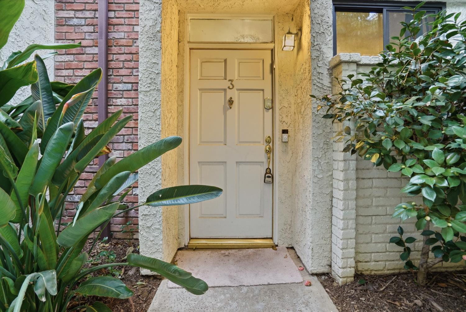 6540 Hayvenhurst Avenue #3