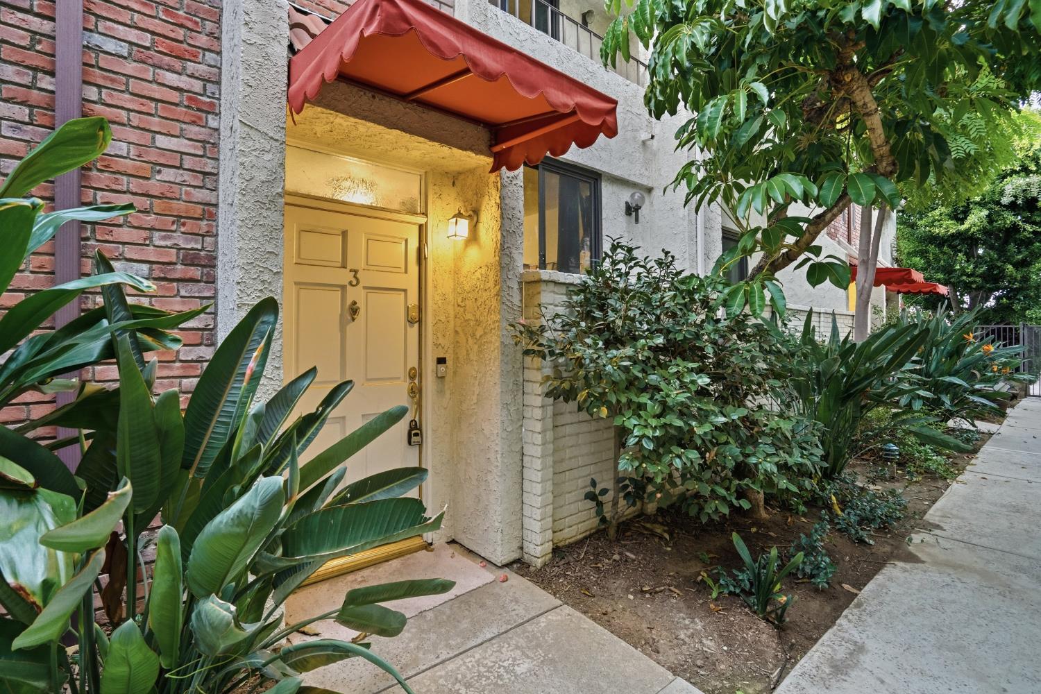 6540 Hayvenhurst Avenue #3