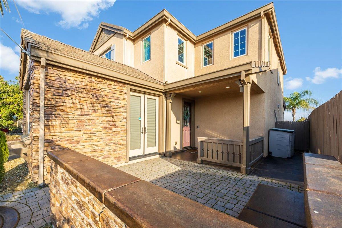 5658 Saratoga Circle