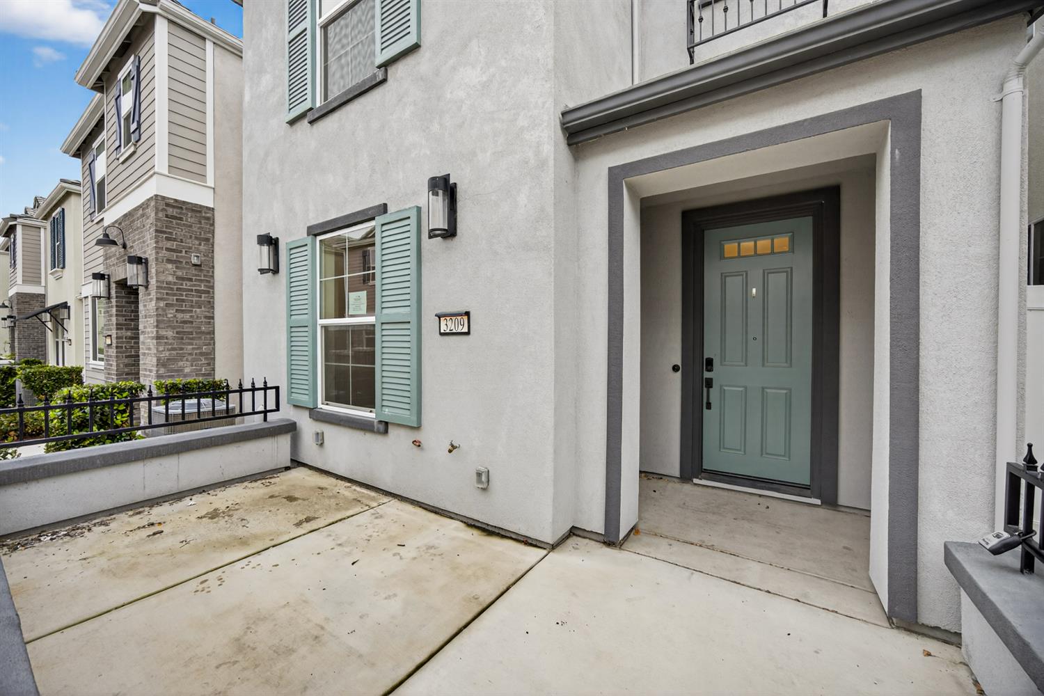 3209 Finch Lane