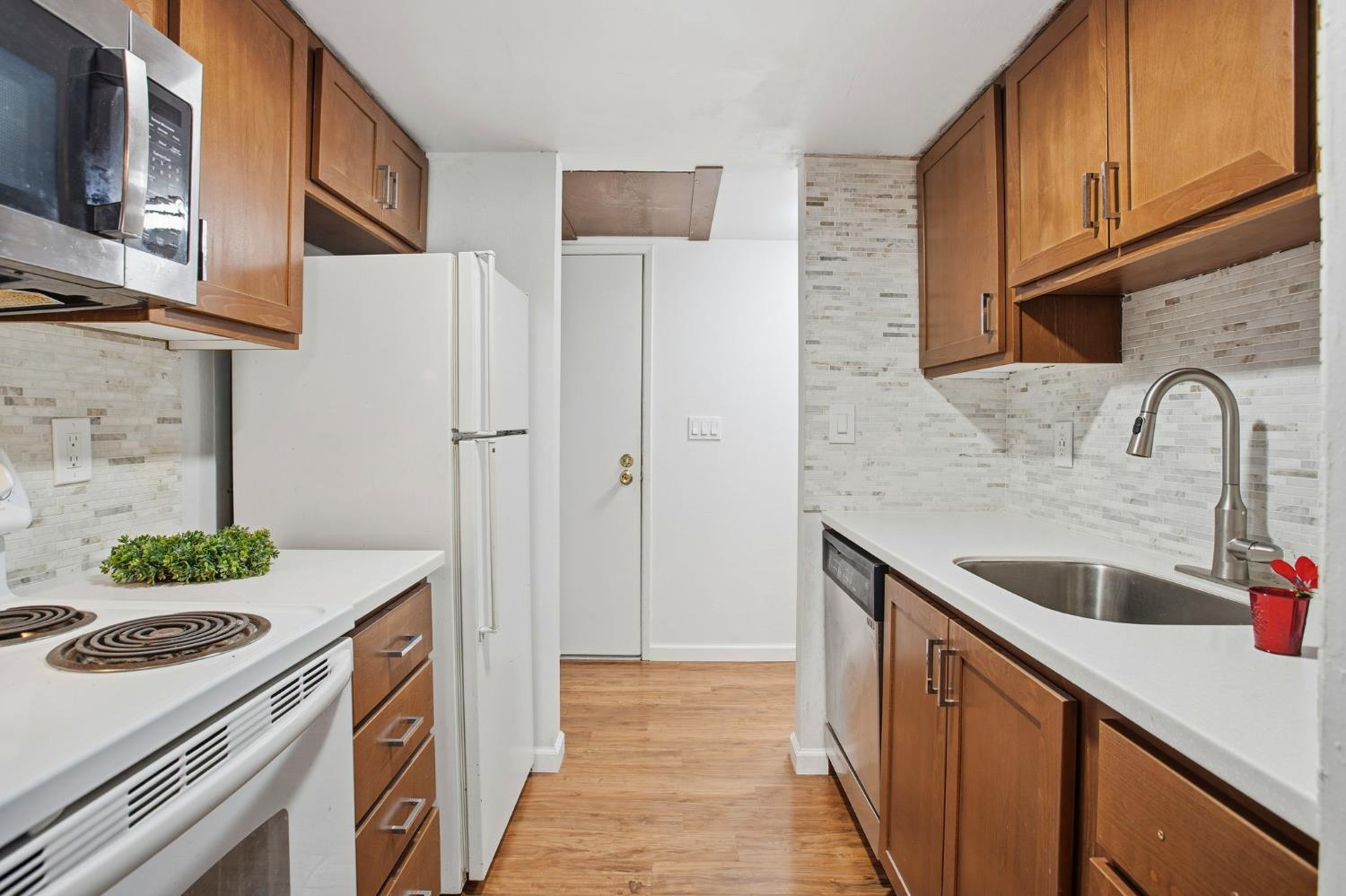 2482 Larkspur Lane 181