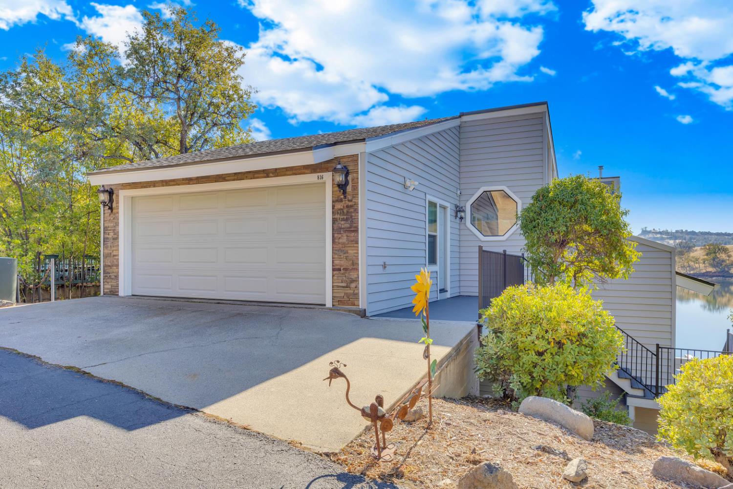 816 Foothill Road