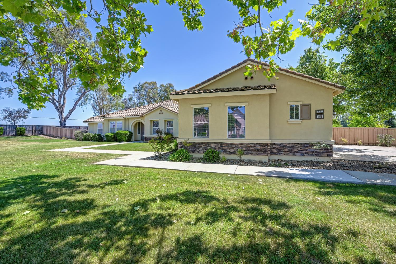 8001 Stallion Way
