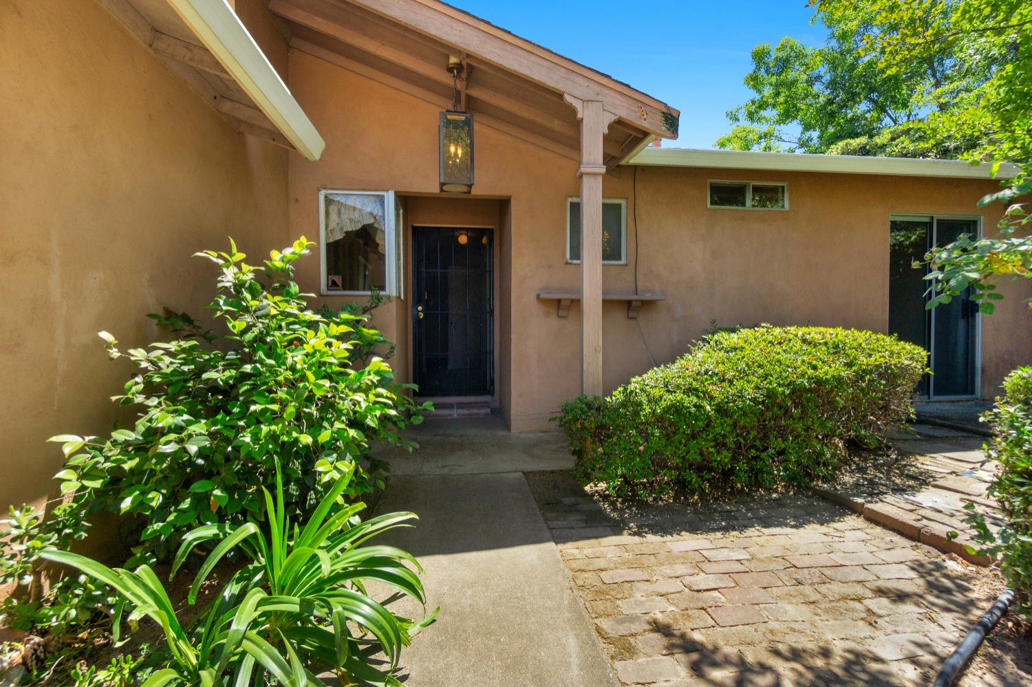 4617 Freeway Circle
