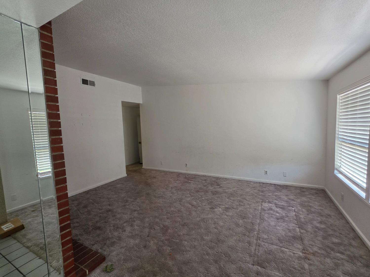 1 Sandhill Ct