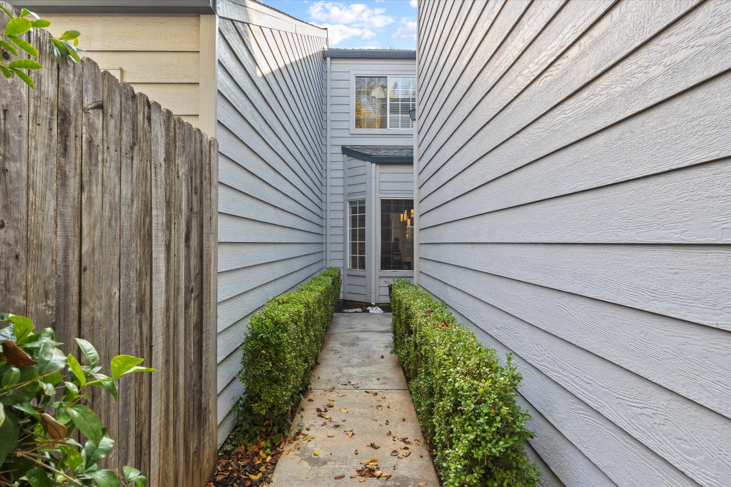 3813 Pasadena Avenue 36