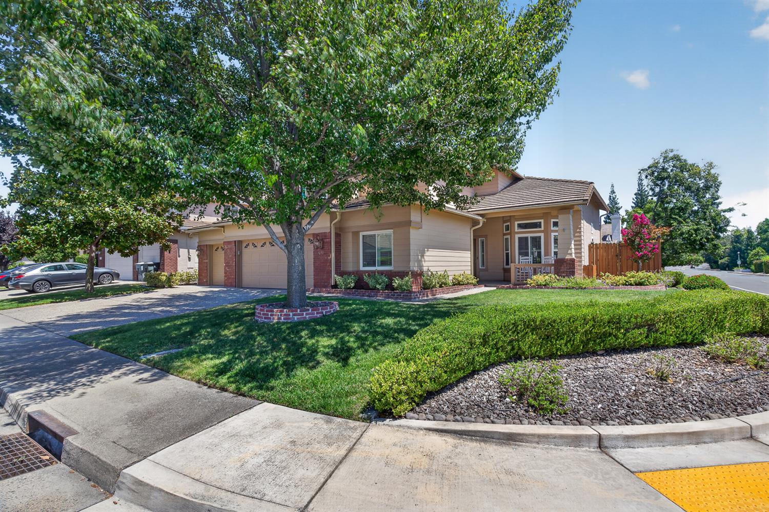 4911 Bradford Place