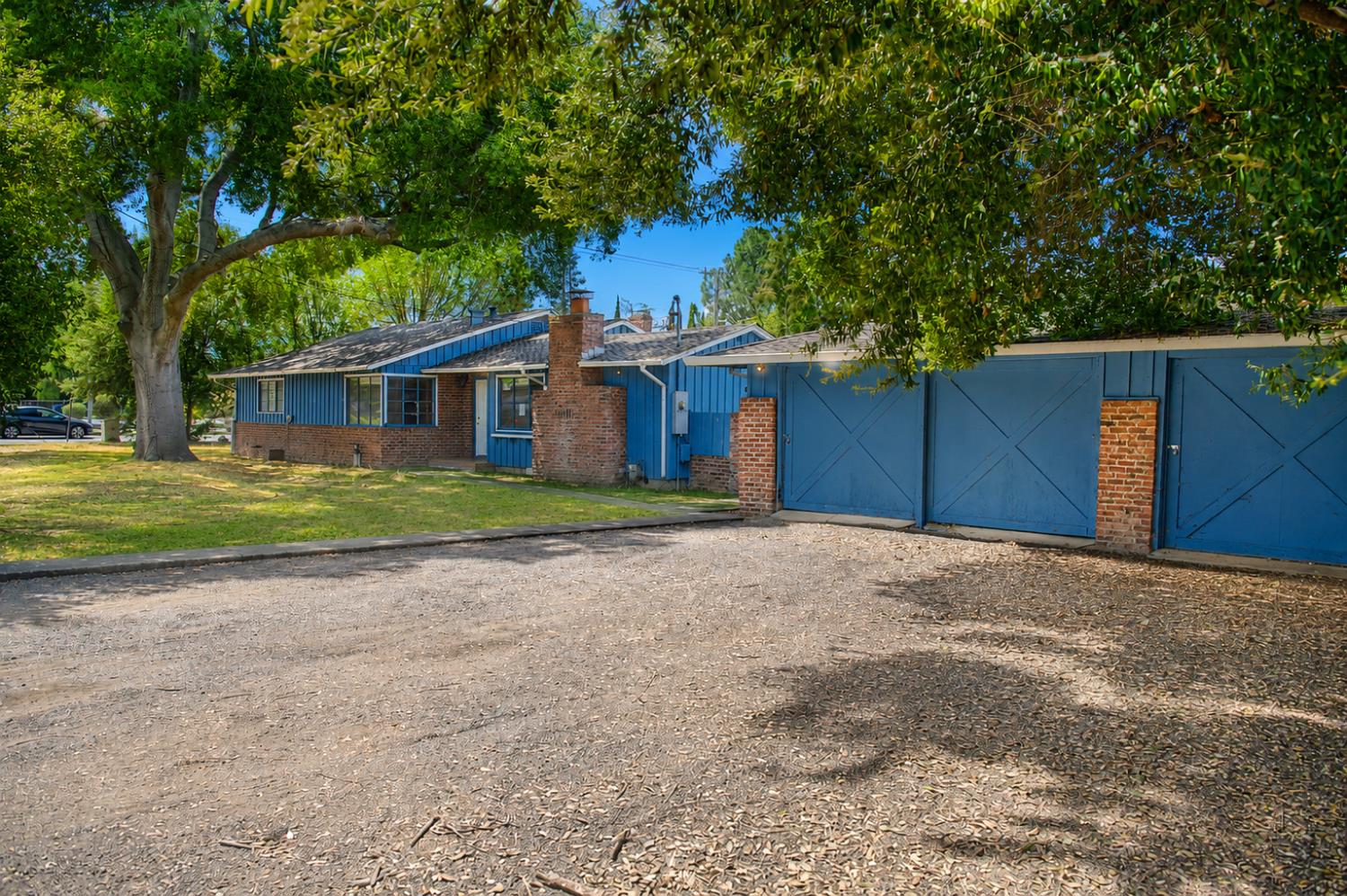 585 El Portal Avenue