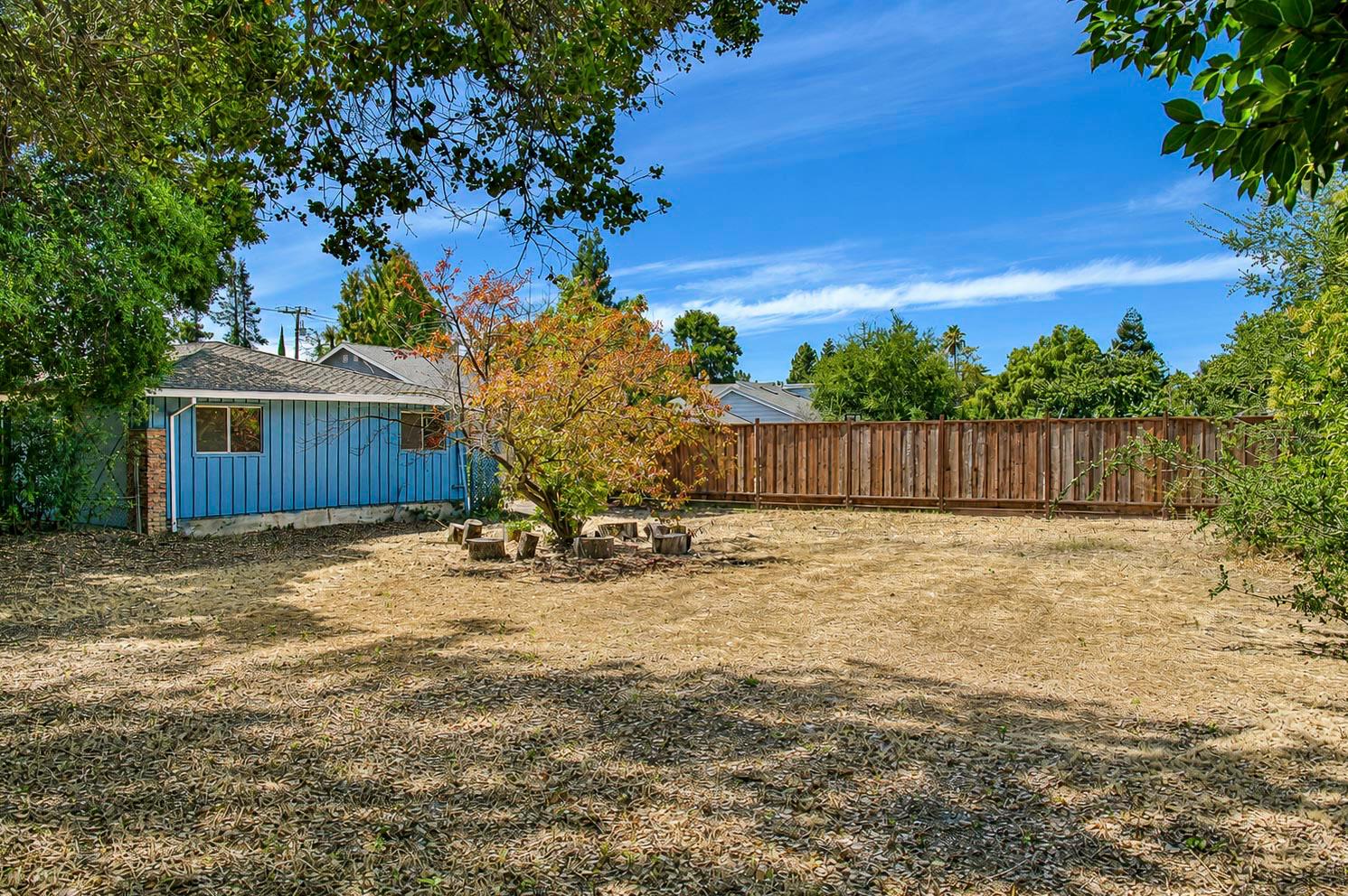 585 El Portal Avenue