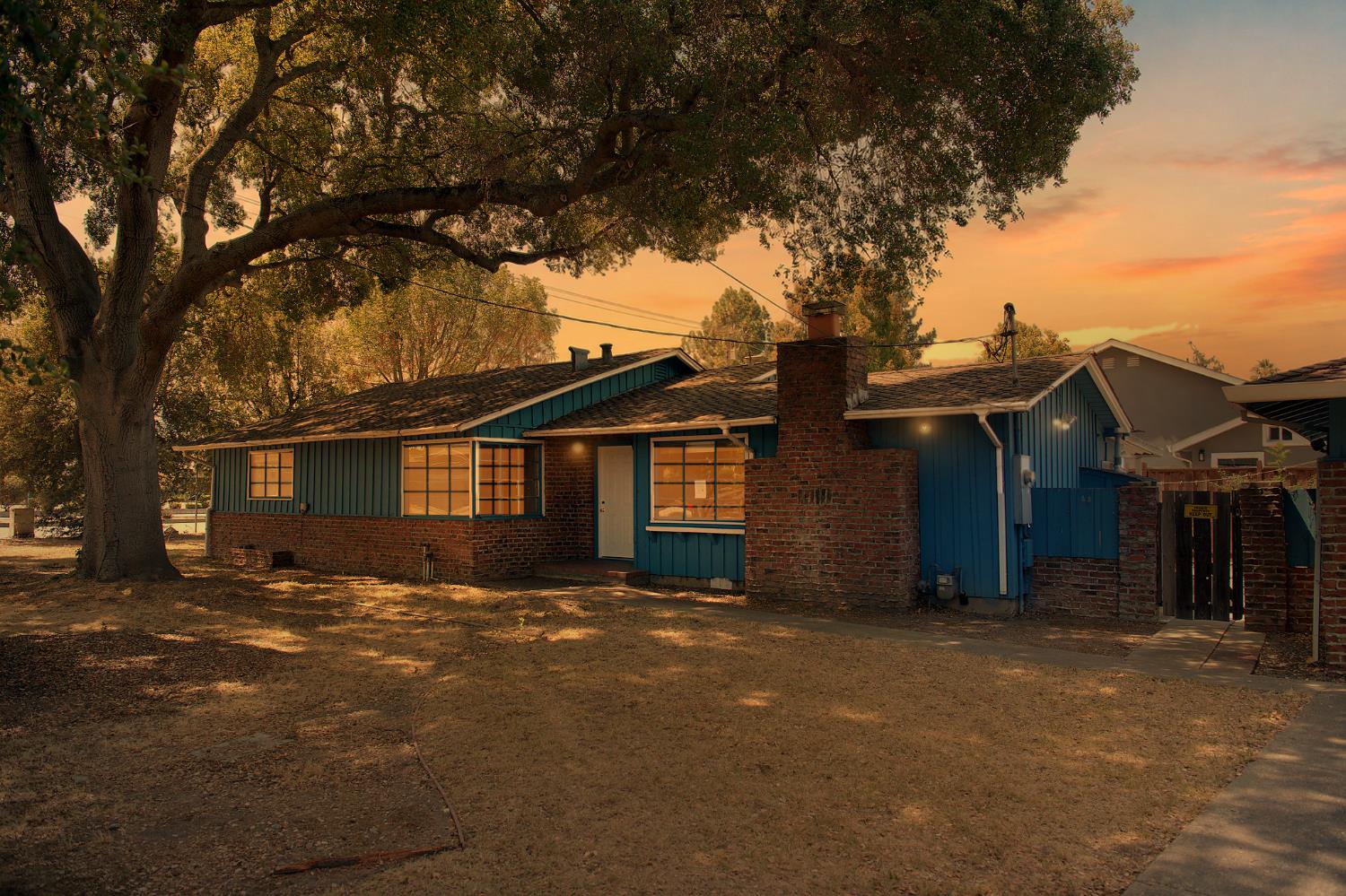 585 El Portal Avenue