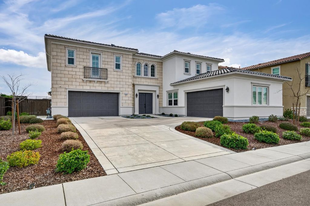 Photo of 4068 Whitney Vista Ln, Rocklin, CA 95677 (MLS # 226014840)