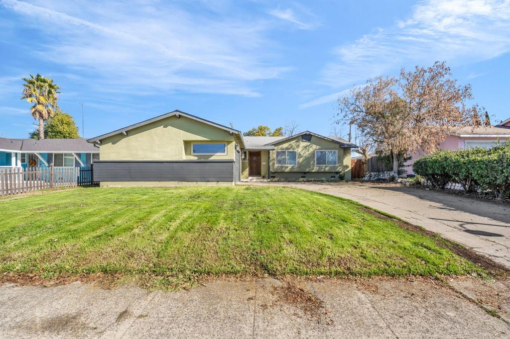 Photo of 2233 Babette Way, Sacramento, CA 95832 (MLS # 225132232)