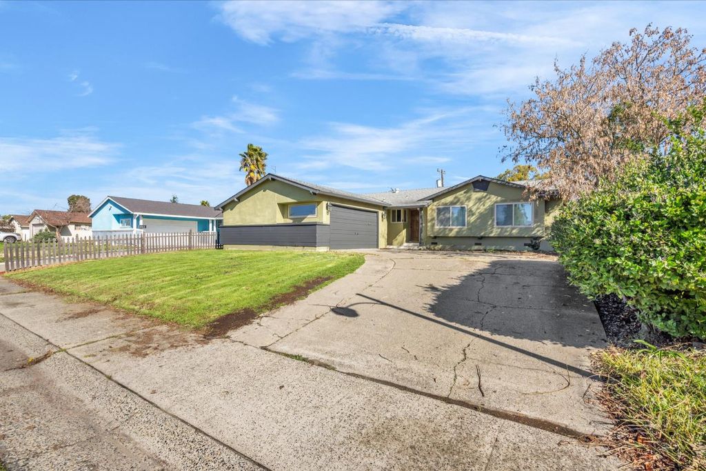 Photo of 2233 Babette Way, Sacramento, CA 95832 (MLS # 225132232)