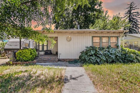 26 Oak Avenue, Woodland, CA 95695 - MLS#: 225053866