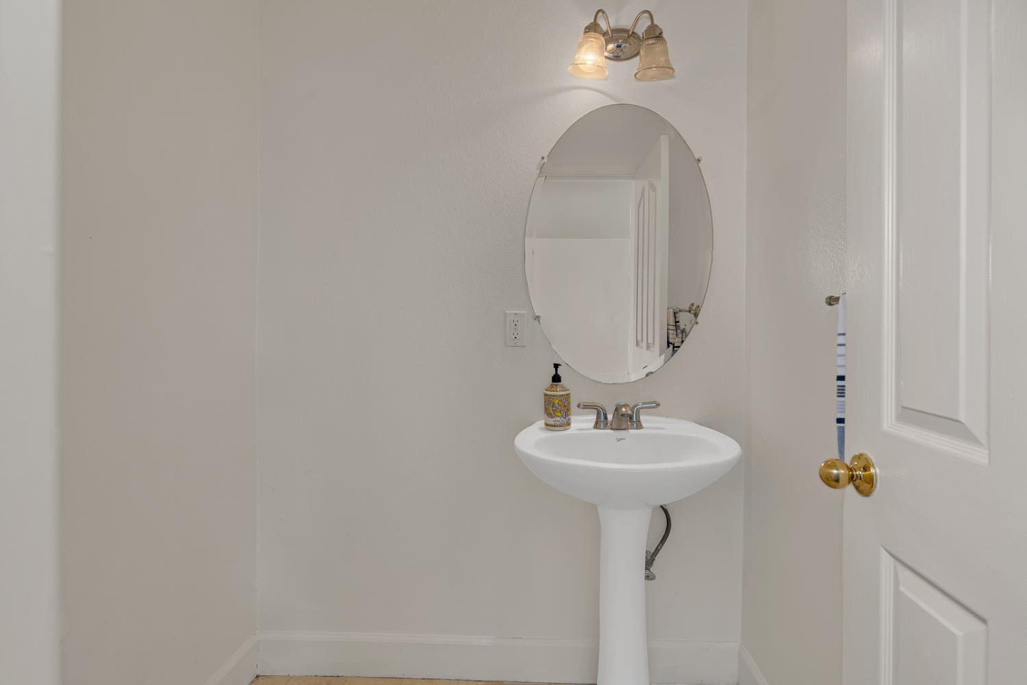 Los Banos, California 93635, United States, 4 Bedrooms Bedrooms, ,3 BathroomsBathrooms,Residential,Active,245790