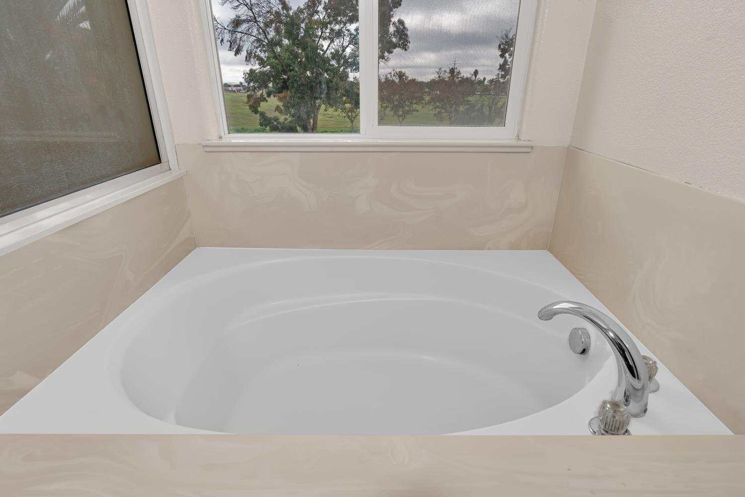 Los Banos, California 93635, United States, 4 Bedrooms Bedrooms, ,3 BathroomsBathrooms,Residential,Active,245790