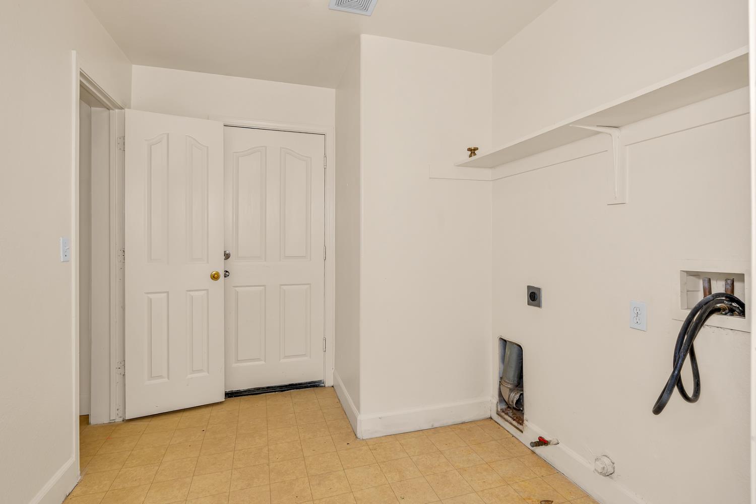 Los Banos, California 93635, United States, 4 Bedrooms Bedrooms, ,3 BathroomsBathrooms,Residential,Active,245790