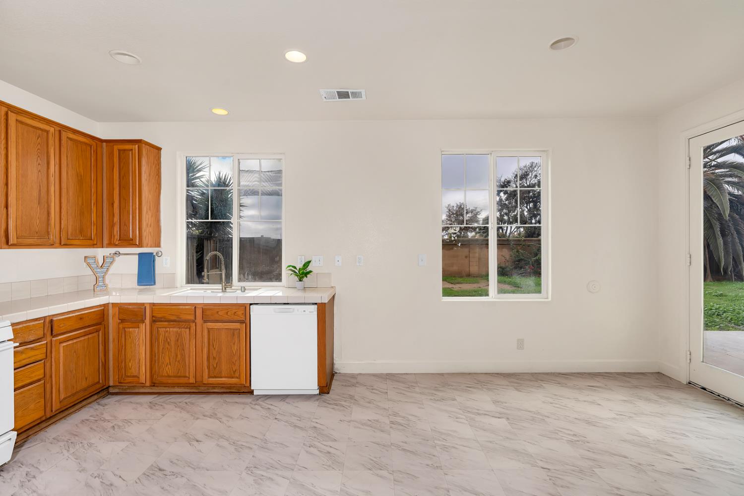 Los Banos, California 93635, United States, 4 Bedrooms Bedrooms, ,3 BathroomsBathrooms,Residential,Active,245790