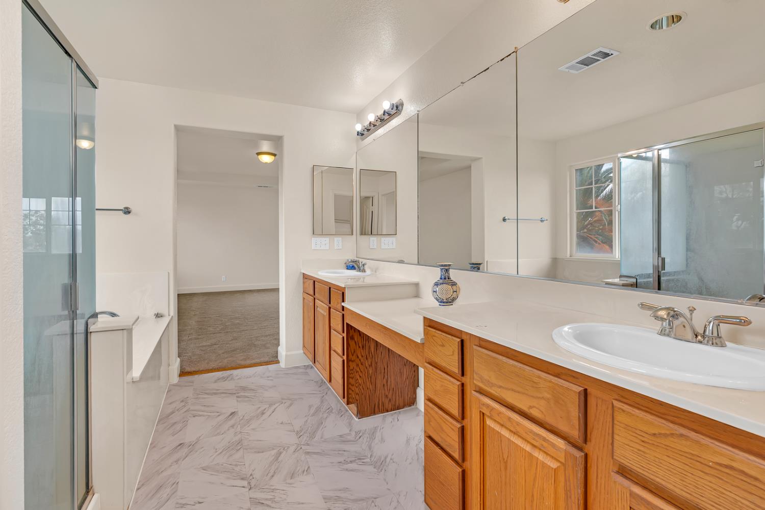 Los Banos, California 93635, United States, 4 Bedrooms Bedrooms, ,3 BathroomsBathrooms,Residential,Active,245790