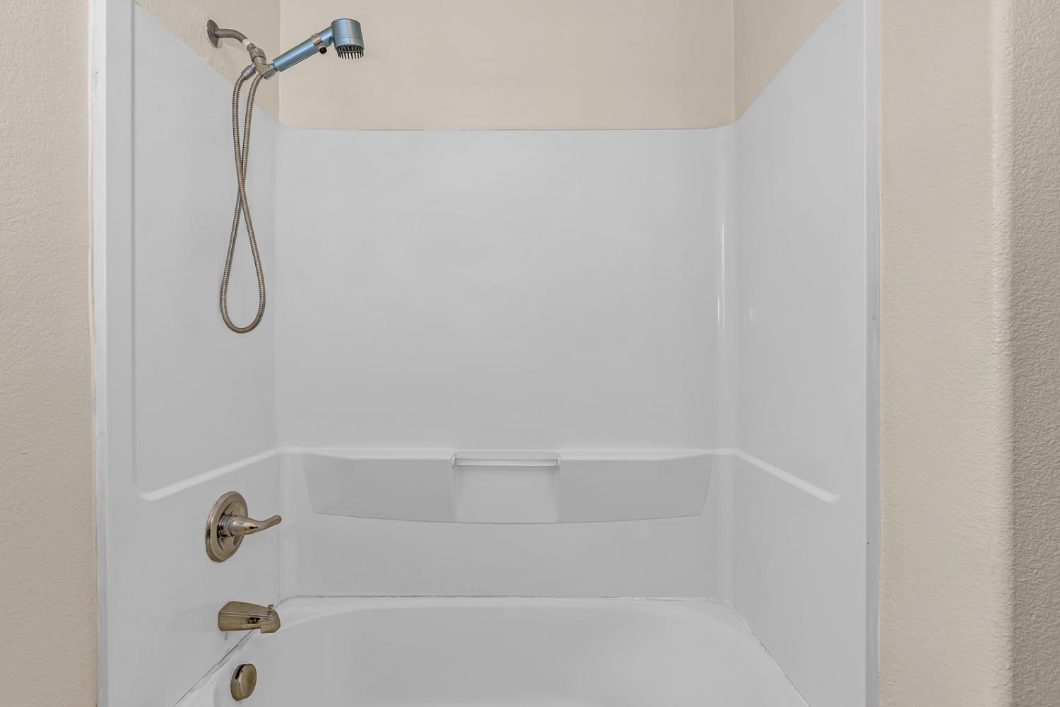 Los Banos, California 93635, United States, 4 Bedrooms Bedrooms, ,3 BathroomsBathrooms,Residential,Active,245790