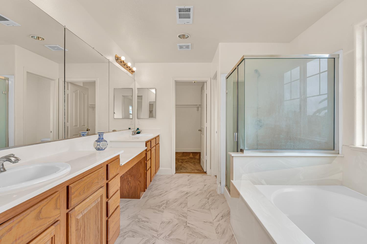 Los Banos, California 93635, United States, 4 Bedrooms Bedrooms, ,3 BathroomsBathrooms,Residential,Active,245790