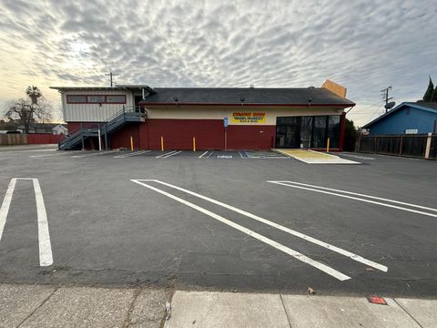 1804 Country Club Boulevard Stockton CA 95204