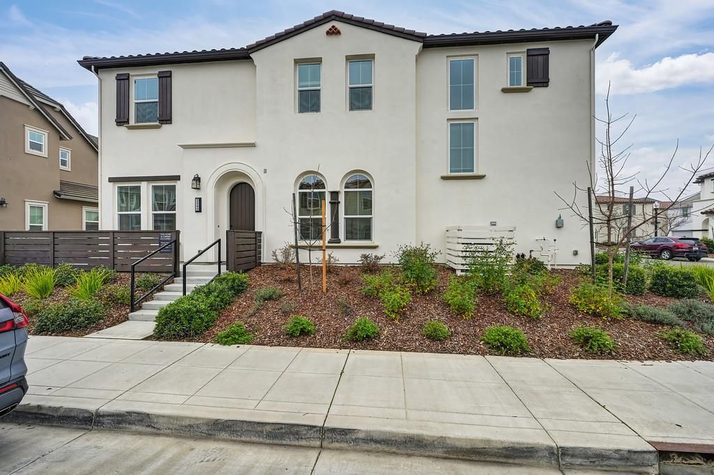 Photo of 3260 Ronald Reagan Way, Sacramento, CA 95818 (MLS # 226005920)