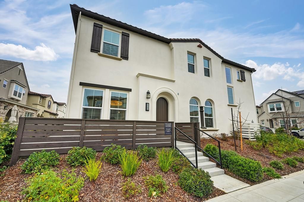 Photo of 3260 Ronald Reagan Way, Sacramento, CA 95818 (MLS # 226005920)