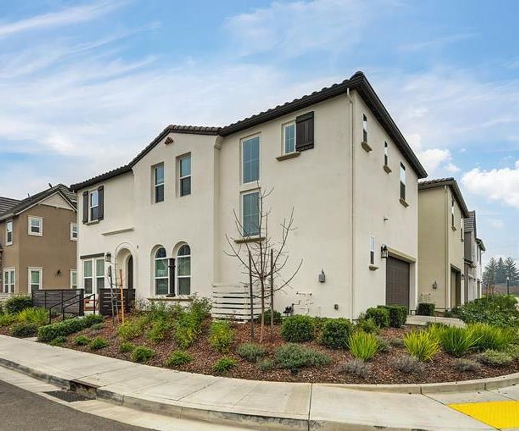 Photo of 3260 Ronald Reagan Way, Sacramento, CA 95818 (MLS # 226005920)