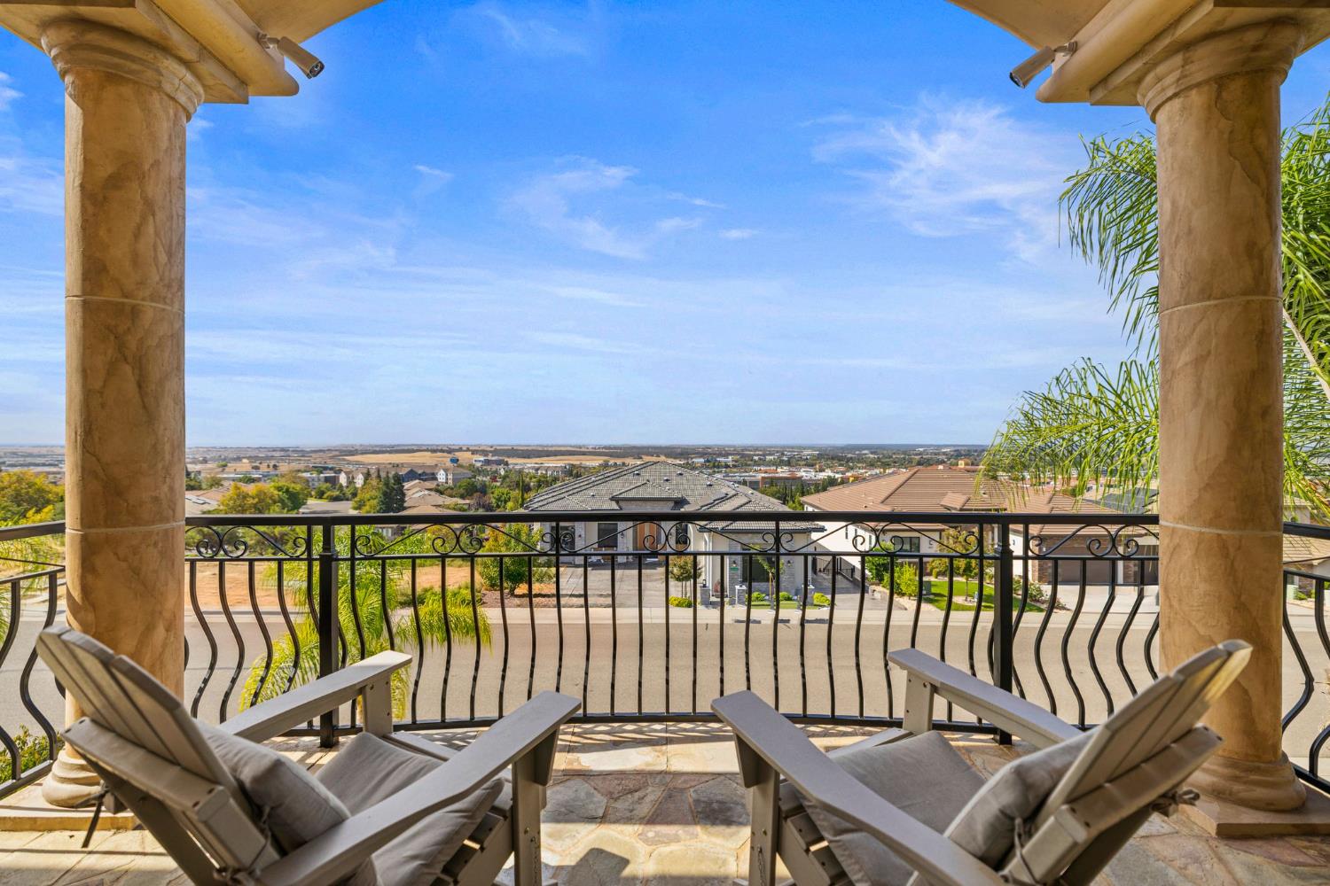 418 Serpa Way