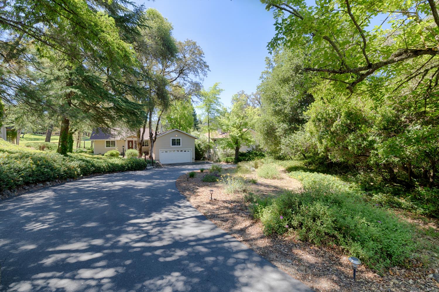 11035 Lakeshore