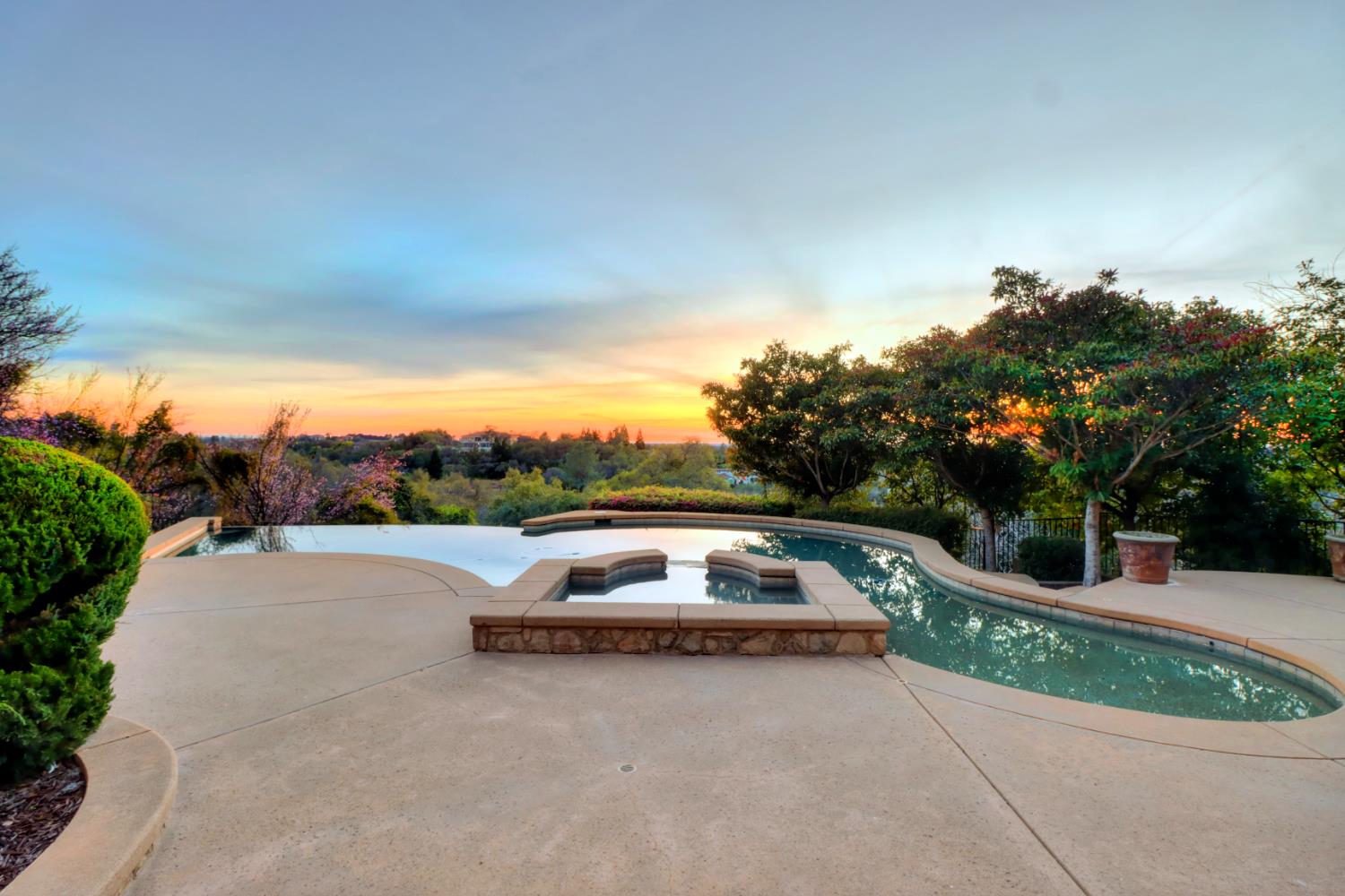 5535 Eden Roc Drive