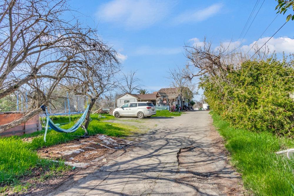 6515 Mariposa Avenue