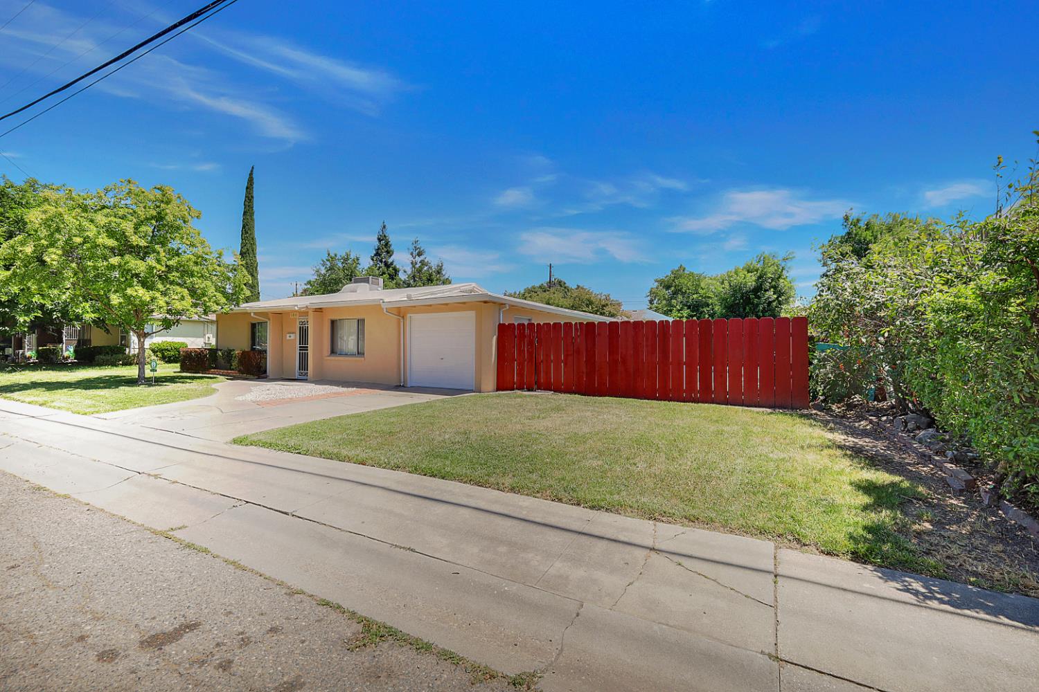 1711 Sampson St