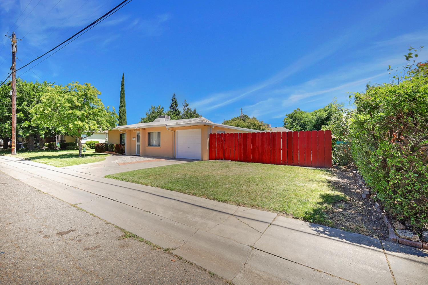 1711 Sampson St