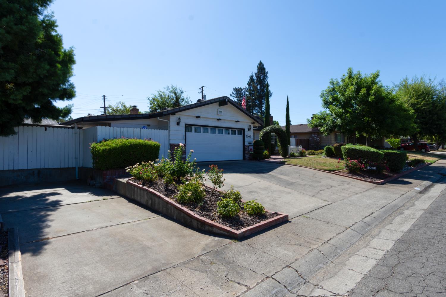 2040 Linden Grove Way